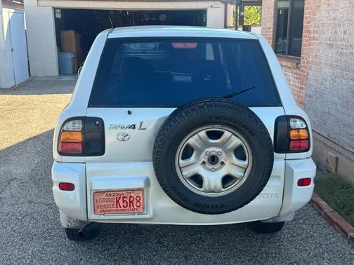 White 2000 Toyota RAV4 4WD