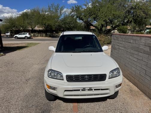 White 2000 Toyota RAV4 4WD