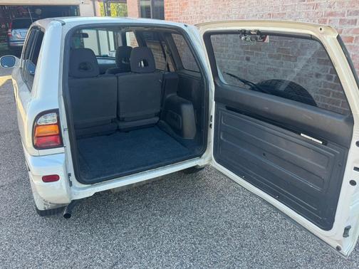 White 2000 Toyota RAV4 4WD