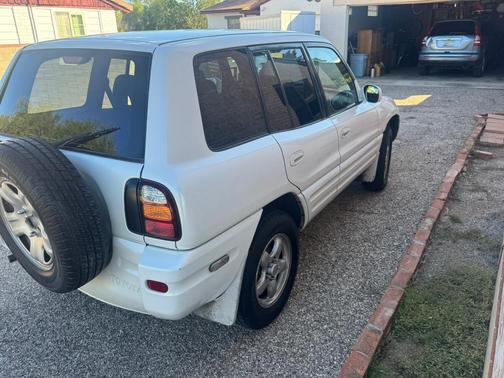 White 2000 Toyota RAV4 4WD