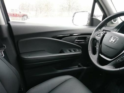 Photo 4 of 6 of 2019 Honda Ridgeline RTL-E