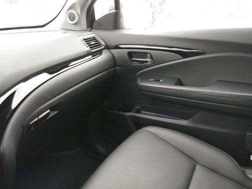 Photo 5 of 6 of 2019 Honda Ridgeline RTL-E