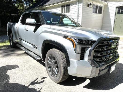 Photo 2 of 14 of 2022 Toyota Tundra Platinum