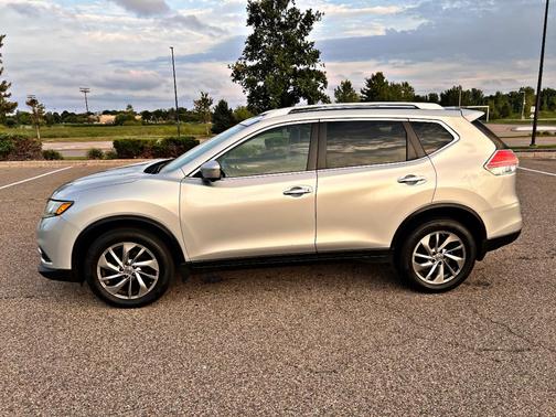 Silver 2015 Nissan Rogue SL