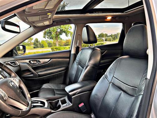 Silver 2015 Nissan Rogue SL