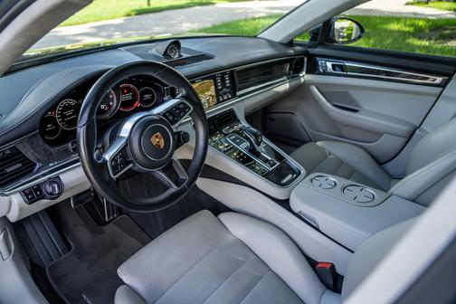 2017 Porsche Panamera Panamera Turbo