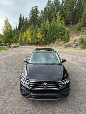 Black 2022 Volkswagen Tiguan 2.0T SE