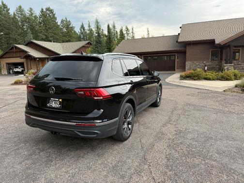 Black 2022 Volkswagen Tiguan 2.0T SE