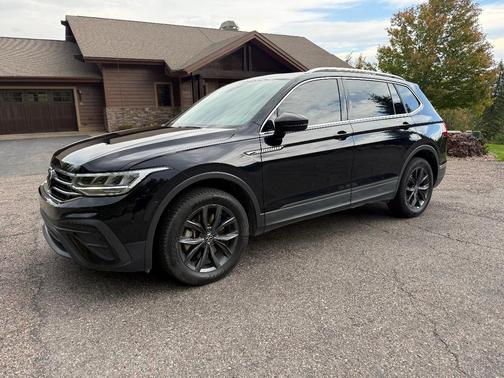 Black 2022 Volkswagen Tiguan 2.0T SE