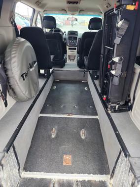 White 2011 Dodge Grand Caravan Express