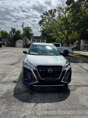 White 2023 Nissan Kicks S