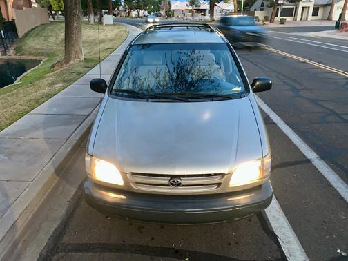 2000 Toyota Sienna LE