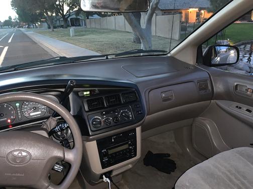 2000 Toyota Sienna LE