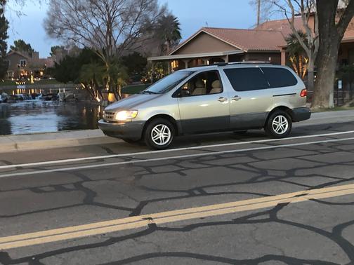 2000 Toyota Sienna LE