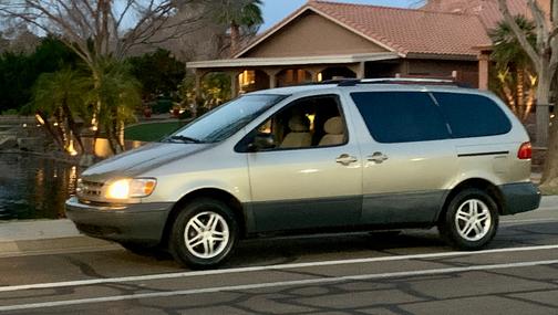 2000 Toyota Sienna LE