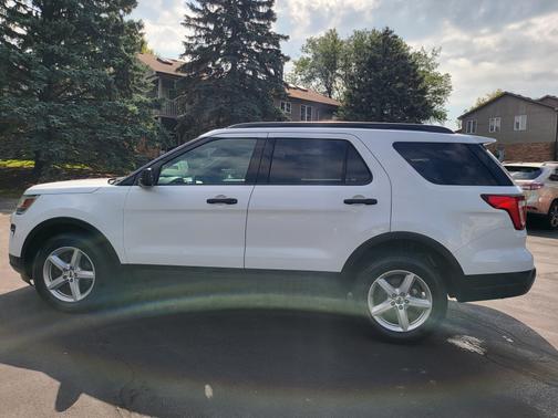 White 2018 Ford Explorer Base