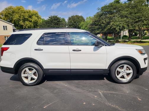White 2018 Ford Explorer Base