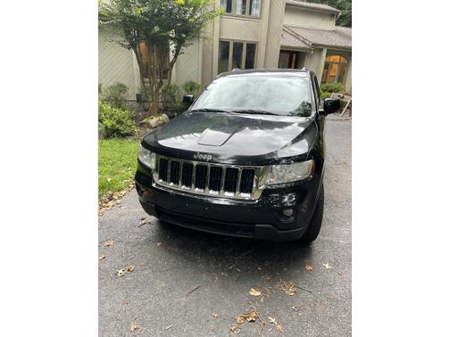 Photo 3 of 10 of 2011 Jeep Grand Cherokee Laredo