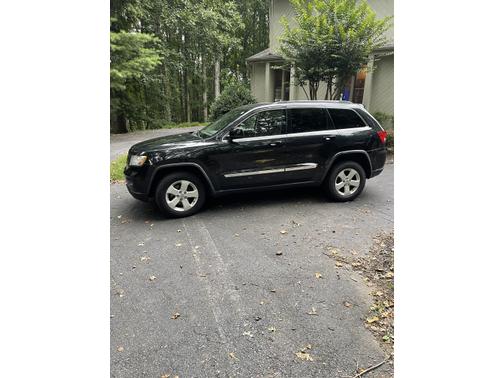 Photo 4 of 10 of 2011 Jeep Grand Cherokee Laredo