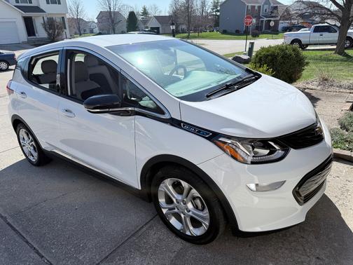 White 2021 Chevrolet Bolt EV LT