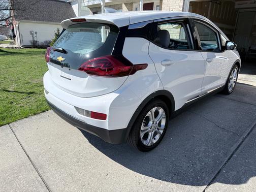 White 2021 Chevrolet Bolt EV LT