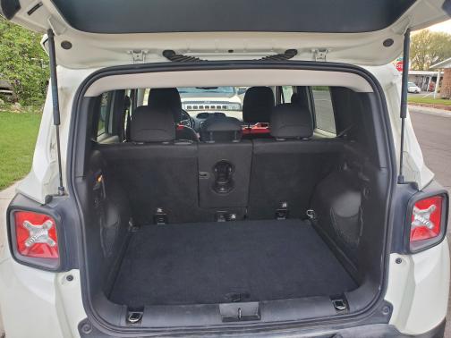 Photo 4 of 8 of 2018 Jeep Renegade Trailhawk