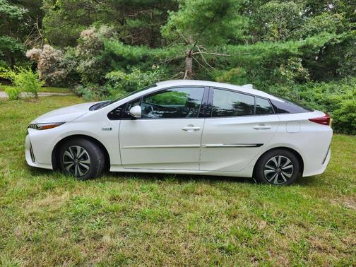White 2018 Toyota Prius Prime Premium