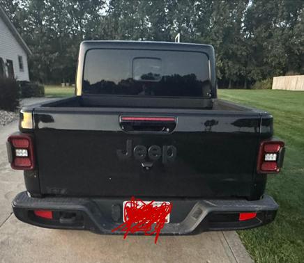 Black 2022 Jeep Gladiator High Altitude