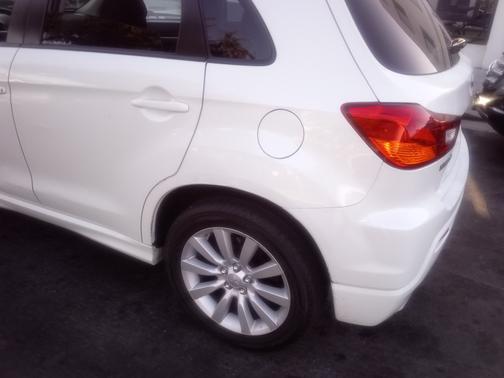 White 2011 Mitsubishi Outlander Sport SE