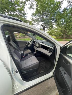 White 2013 Toyota RAV4 XLE
