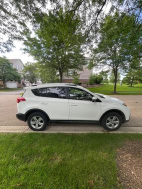 White 2013 Toyota RAV4 XLE