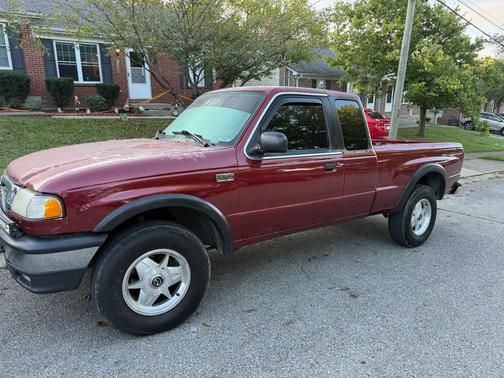 1999 Mazda B3000 SE Cab Plus