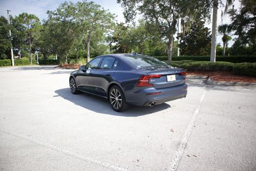 2021 Volvo S60 T5 Momentum