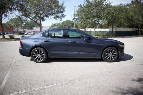 2021 Volvo S60 T5 Momentum
