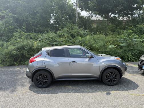 Gray 2011 Nissan Juke SL