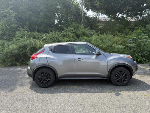 Gray 2011 Nissan Juke SL