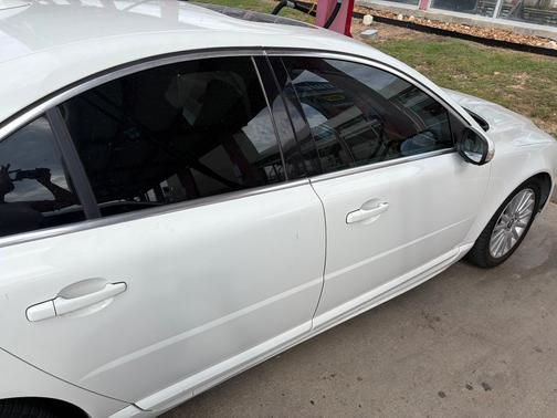 White 2008 Volvo S80 3.2
