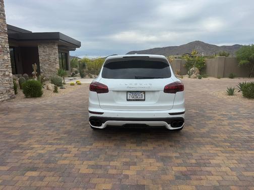White 2017 Porsche Cayenne Cayenne Turbo