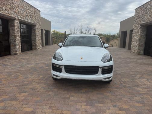 White 2017 Porsche Cayenne Cayenne Turbo