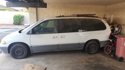 1997 Dodge Grand Caravan LE