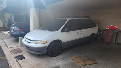 1997 Dodge Grand Caravan LE