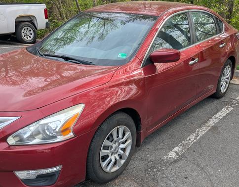 Red 2014 Nissan Altima 2.5 S