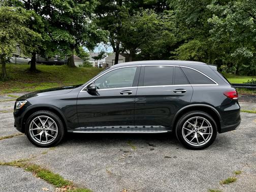 Photo 4 of 7 of 2021 Mercedes-Benz GLC 300 Base 4MATIC