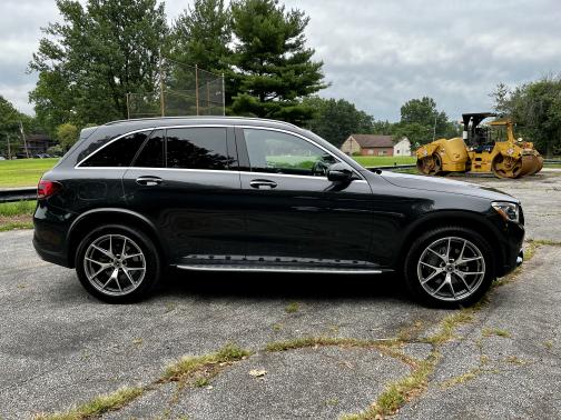 Photo 5 of 7 of 2021 Mercedes-Benz GLC 300 Base 4MATIC