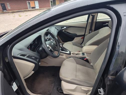 Black 2014 Ford Focus SE