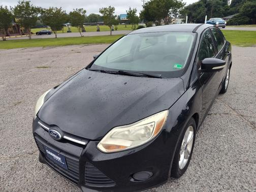 Black 2014 Ford Focus SE