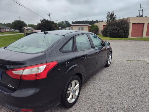 Black 2014 Ford Focus SE