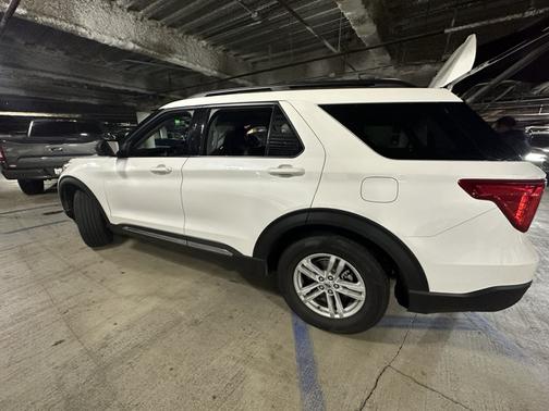 White 2023 Ford Explorer XLT