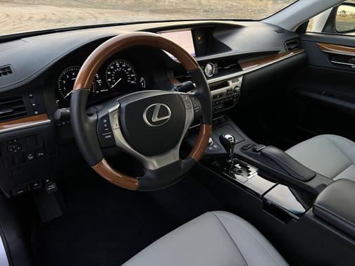 2013 Lexus ES 300h Base