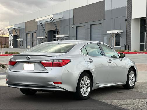 2013 Lexus ES 300h Base